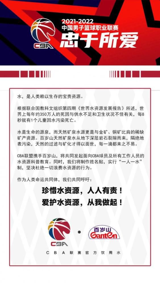 活动现场，还聚集了5000多名影迷，站满五层楼，现场气氛热闹非凡